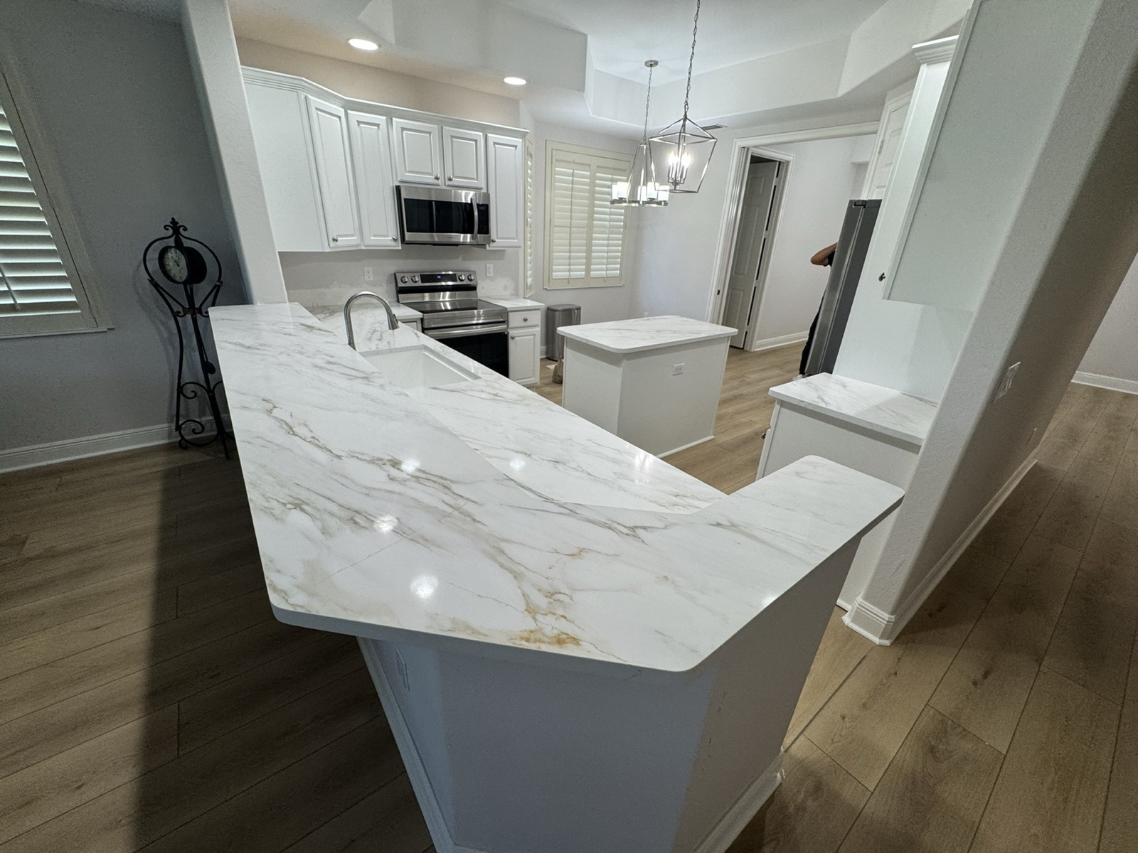 Kitchen countertop with natural veining